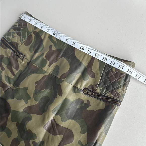 Sam Edelman Camo Green Mini Skirt Faux Leather Fully Lined - Picture 12 of 16